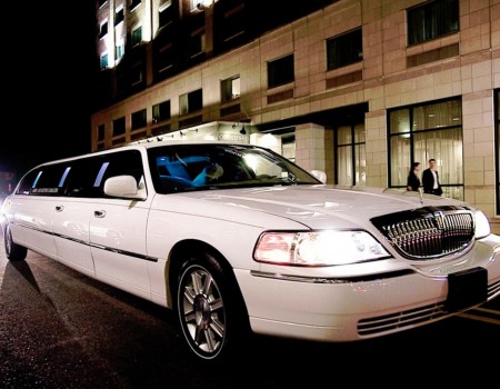 Lincoln Town Car 10m – 8 people